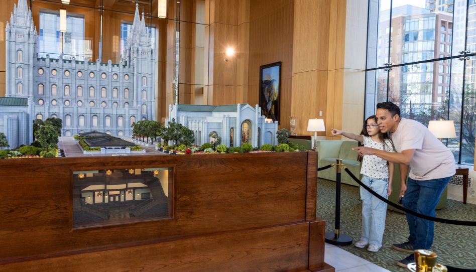 A Father is showing and explaining about Salt lake temple structure